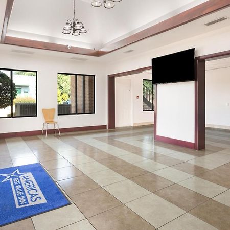 Americas Best Value Inn Stockbridge Bagian luar foto