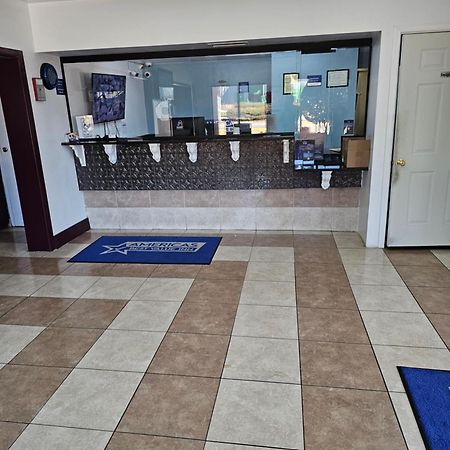 Americas Best Value Inn Stockbridge Bagian luar foto