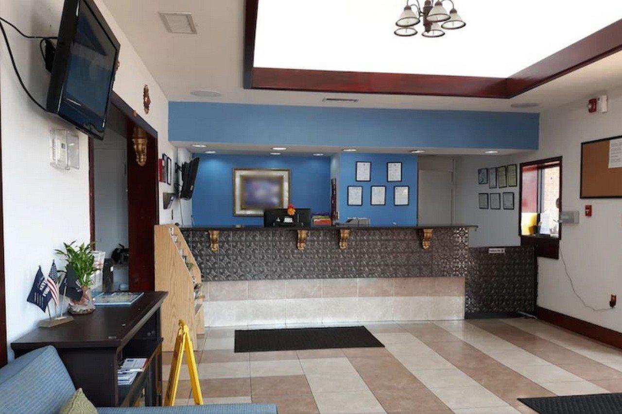 Americas Best Value Inn Stockbridge Bagian luar foto