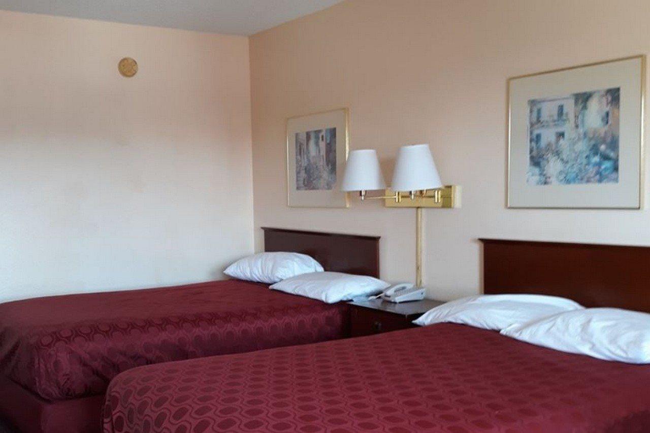 Americas Best Value Inn Stockbridge Bagian luar foto