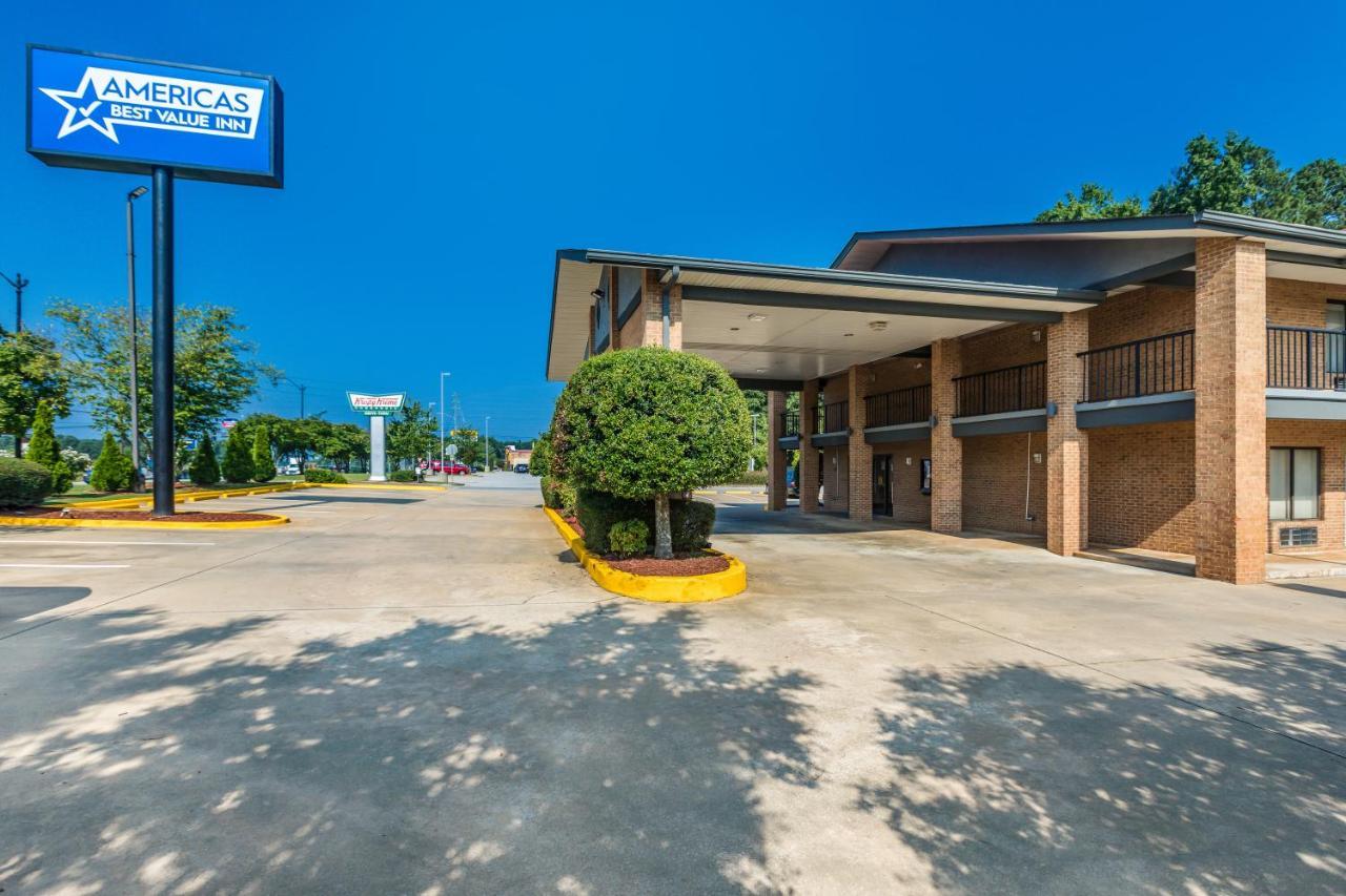Americas Best Value Inn Stockbridge Bagian luar foto