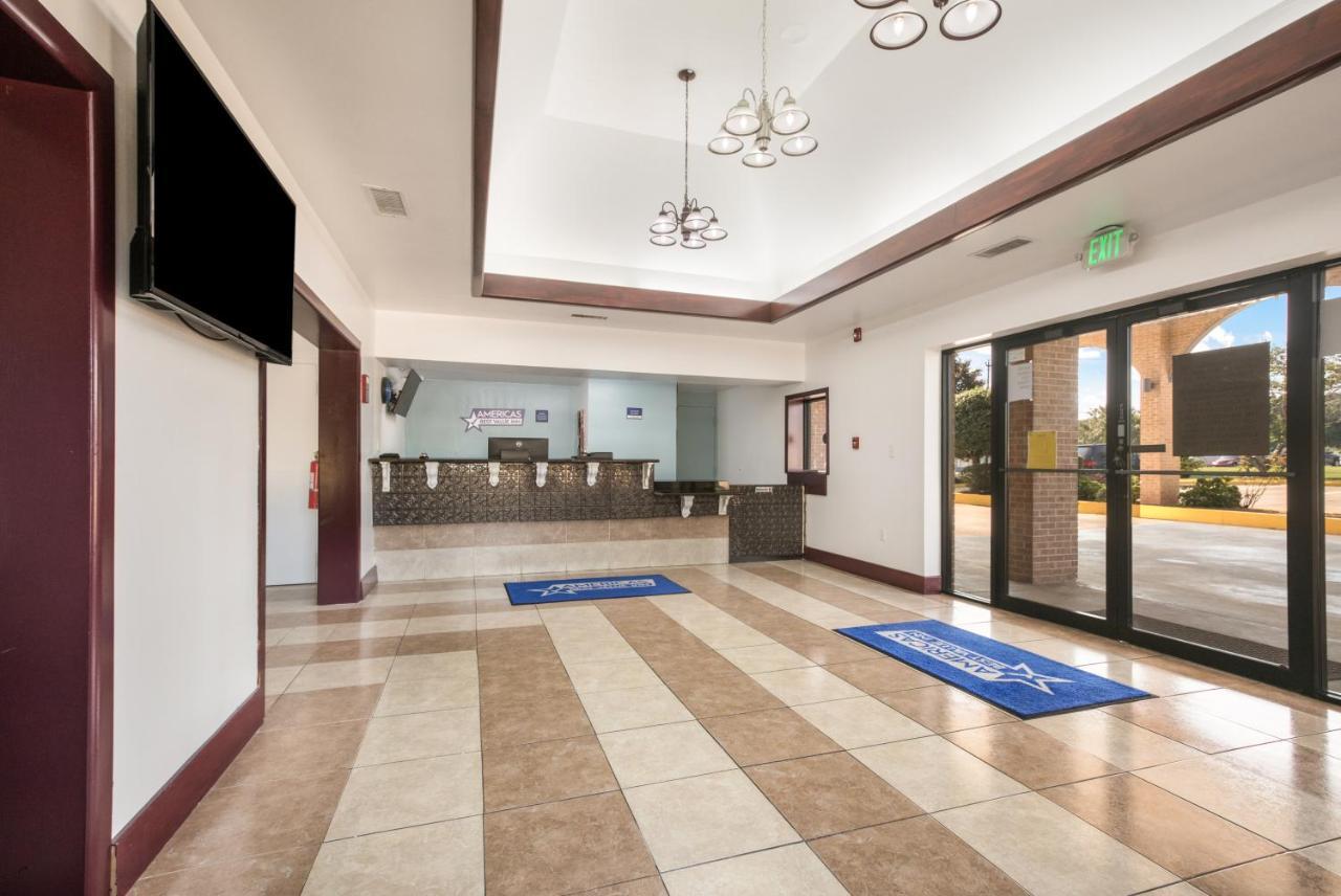 Americas Best Value Inn Stockbridge Bagian luar foto