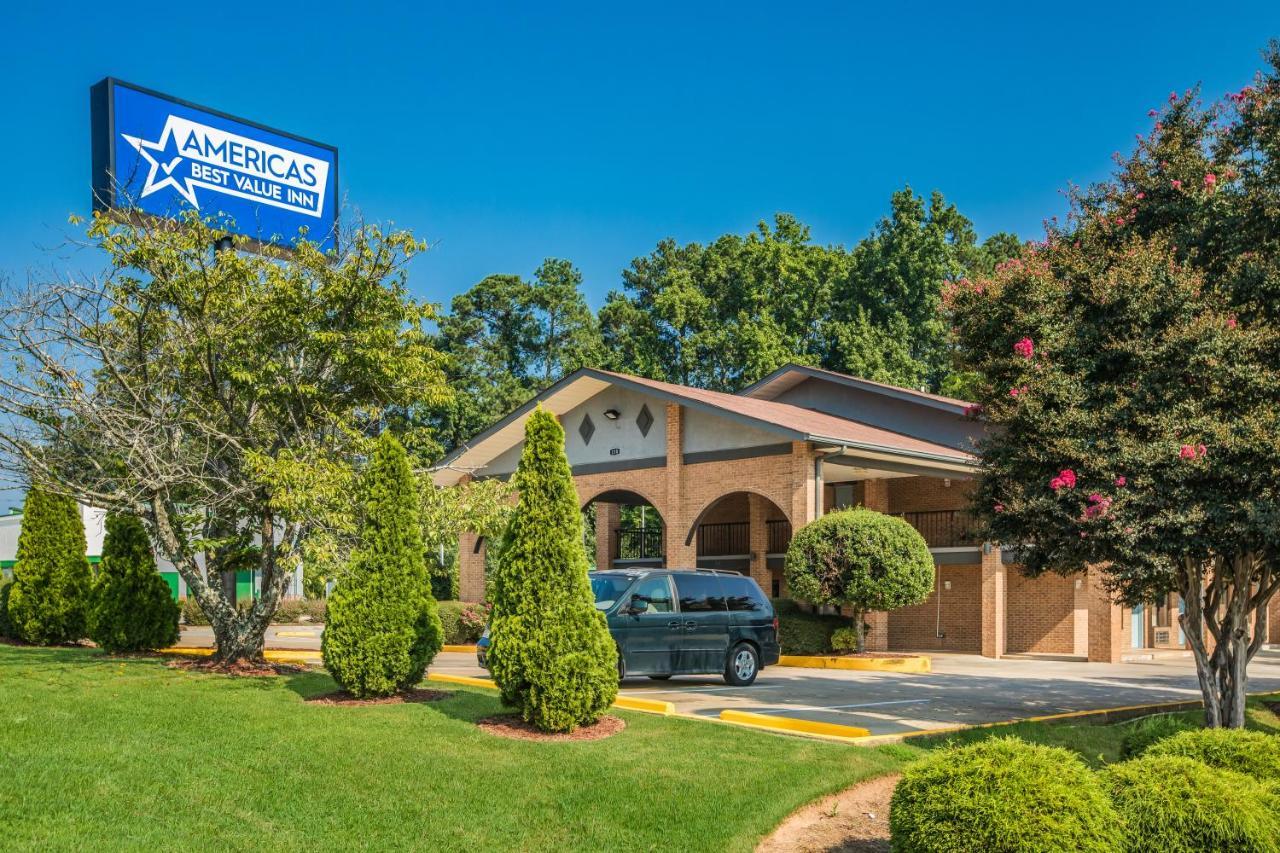 Americas Best Value Inn Stockbridge Bagian luar foto