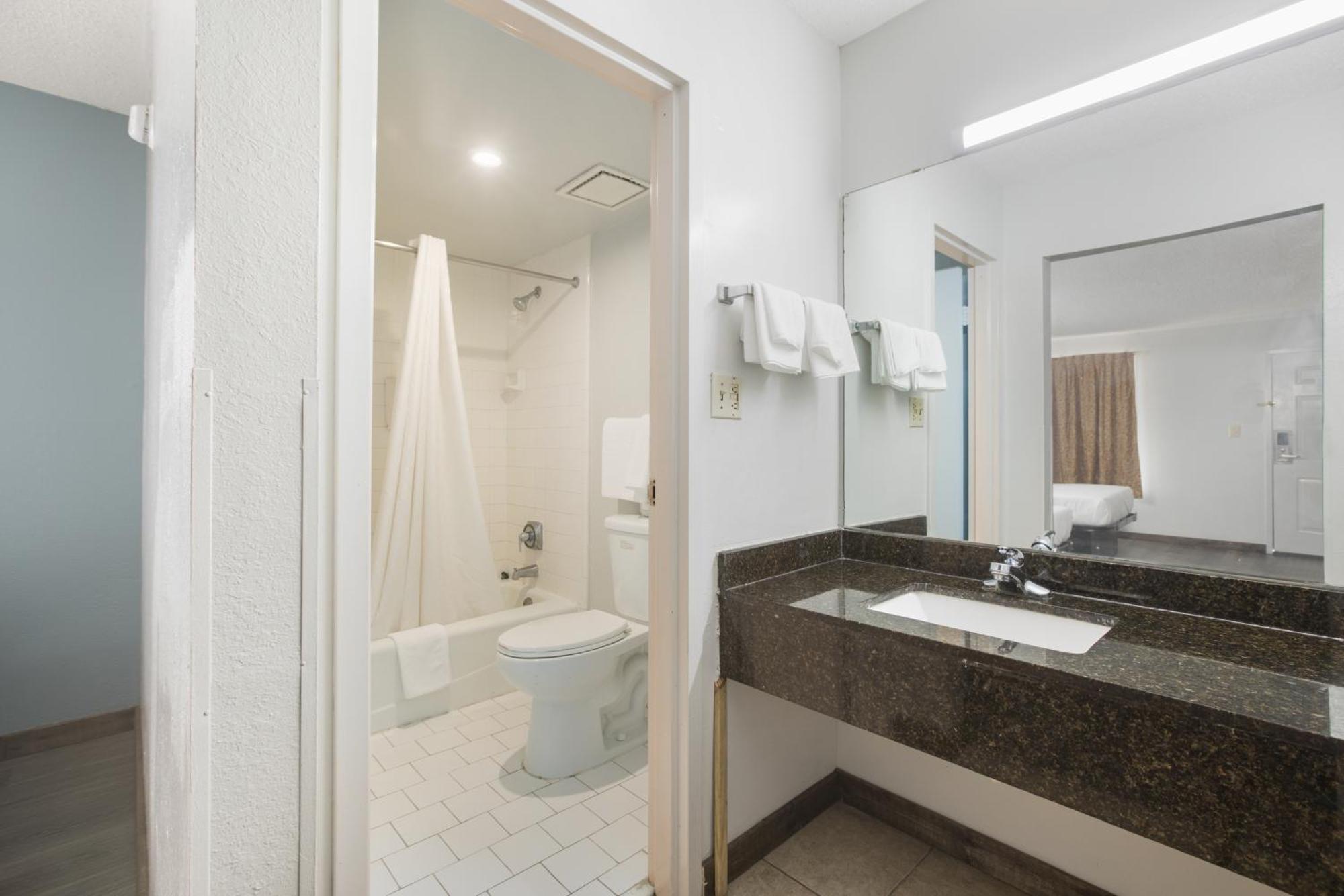 Americas Best Value Inn Stockbridge Ruang foto