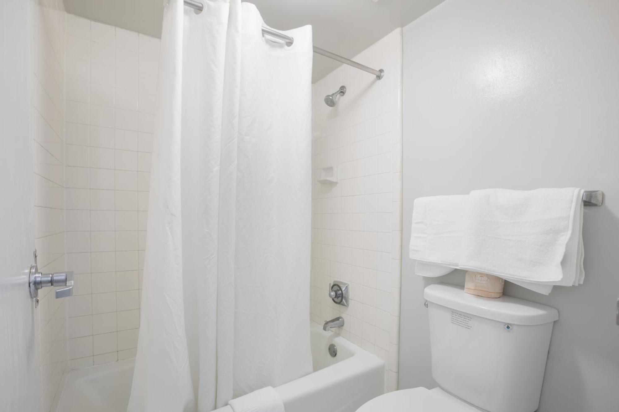 Americas Best Value Inn Stockbridge Ruang foto