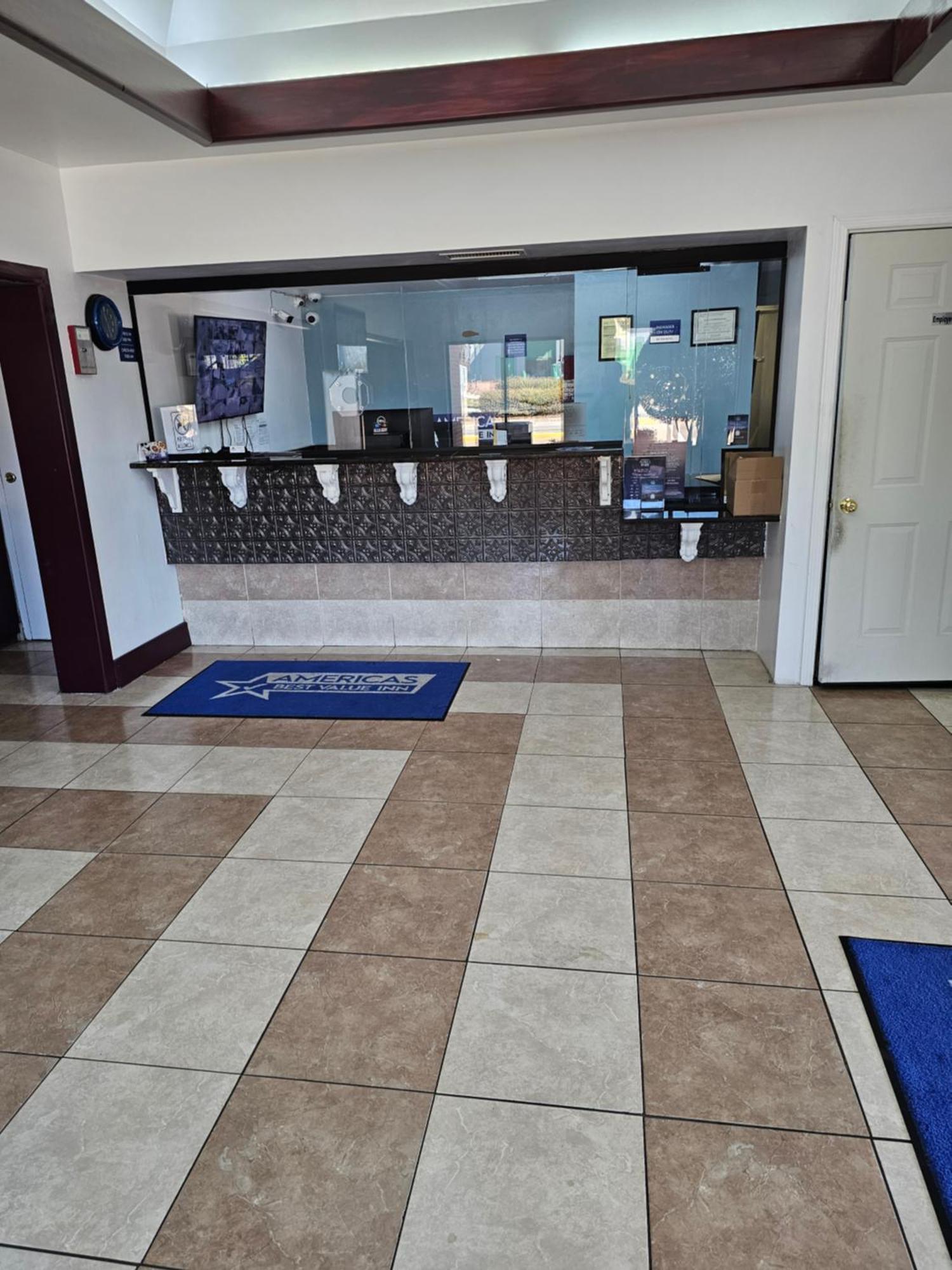 Americas Best Value Inn Stockbridge Bagian luar foto