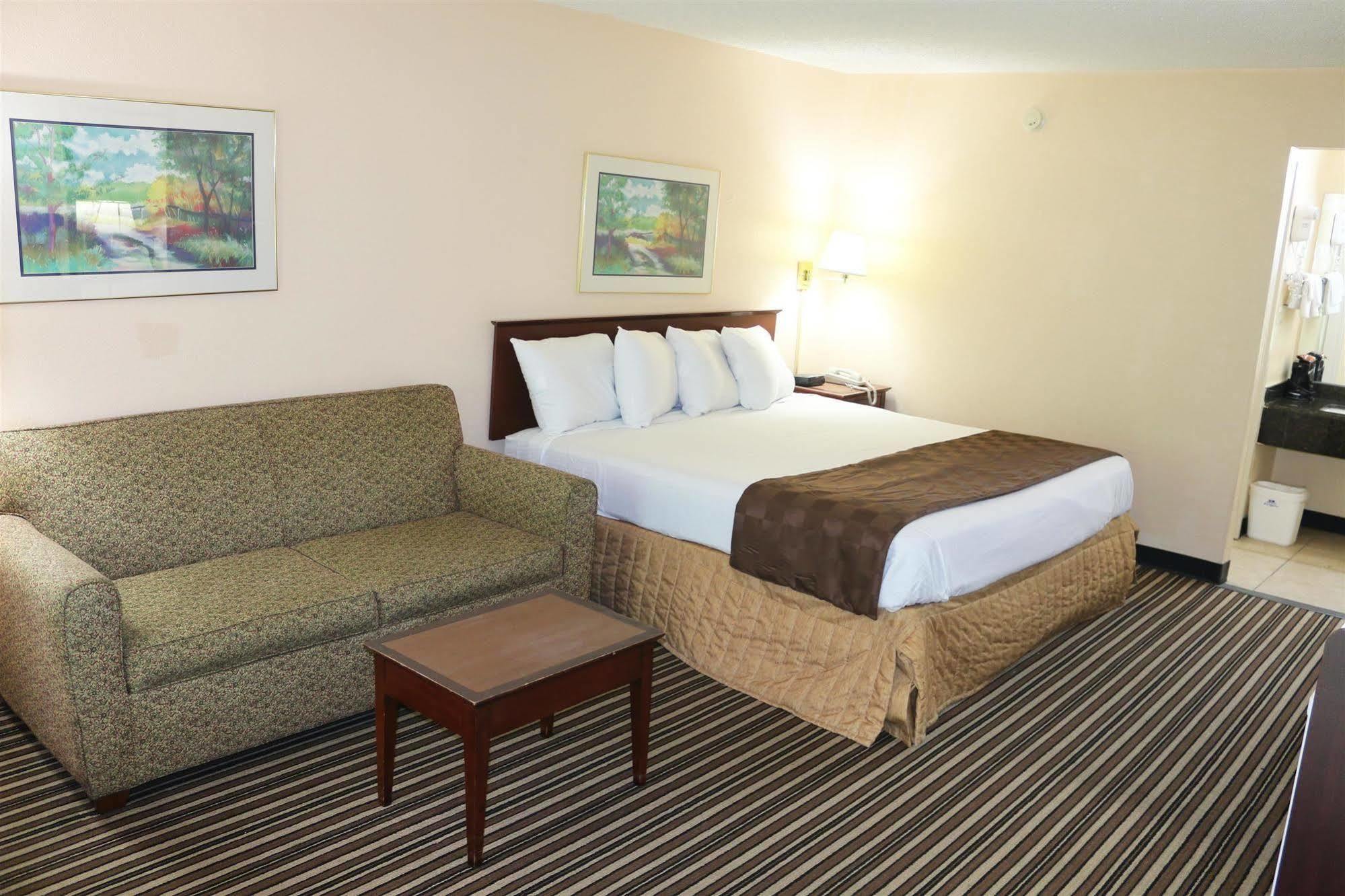 Americas Best Value Inn Stockbridge Bagian luar foto
