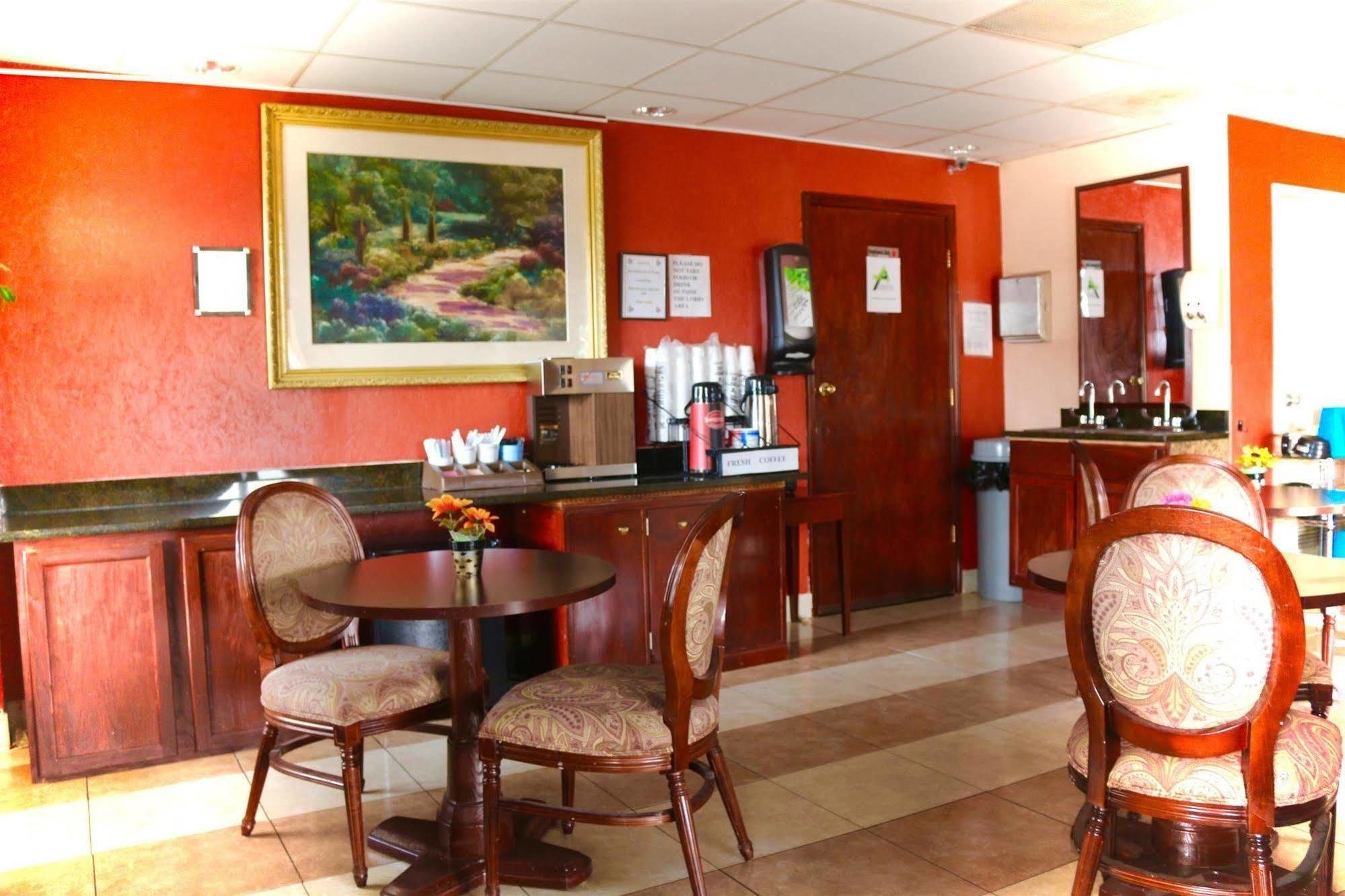 Americas Best Value Inn Stockbridge Bagian luar foto